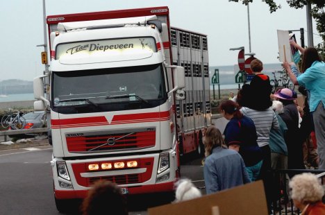 ValCameron_230813_022